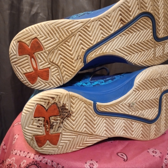 Under Armour basketball shoes - Picture 5 of 5